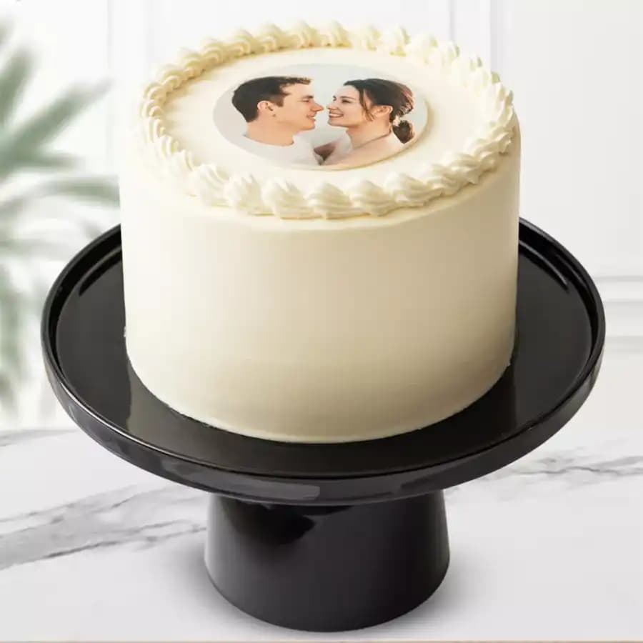 Scrumptious Round Shape Vanilla Photo Cake