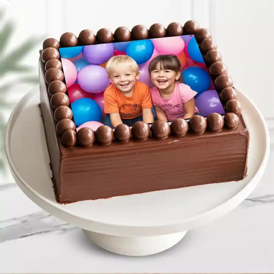 Sumptuous Square Shape Chocolate Flavor Photo Cake
