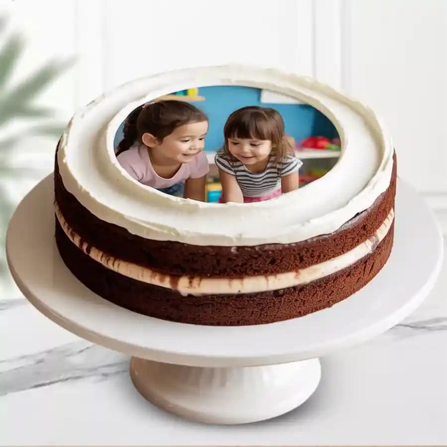 Yummy Round Shape Chocolate Flavor Photo Cake