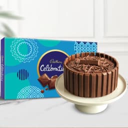 Delicate Kitkat Cake for X_mas with Assorted Chocolates 1