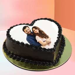 Surprising Hug Day Gift of Personalized Chocolate Cake 1