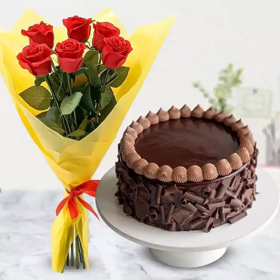 Pleasurable Chocolate Cake with Red Roses Bouquet