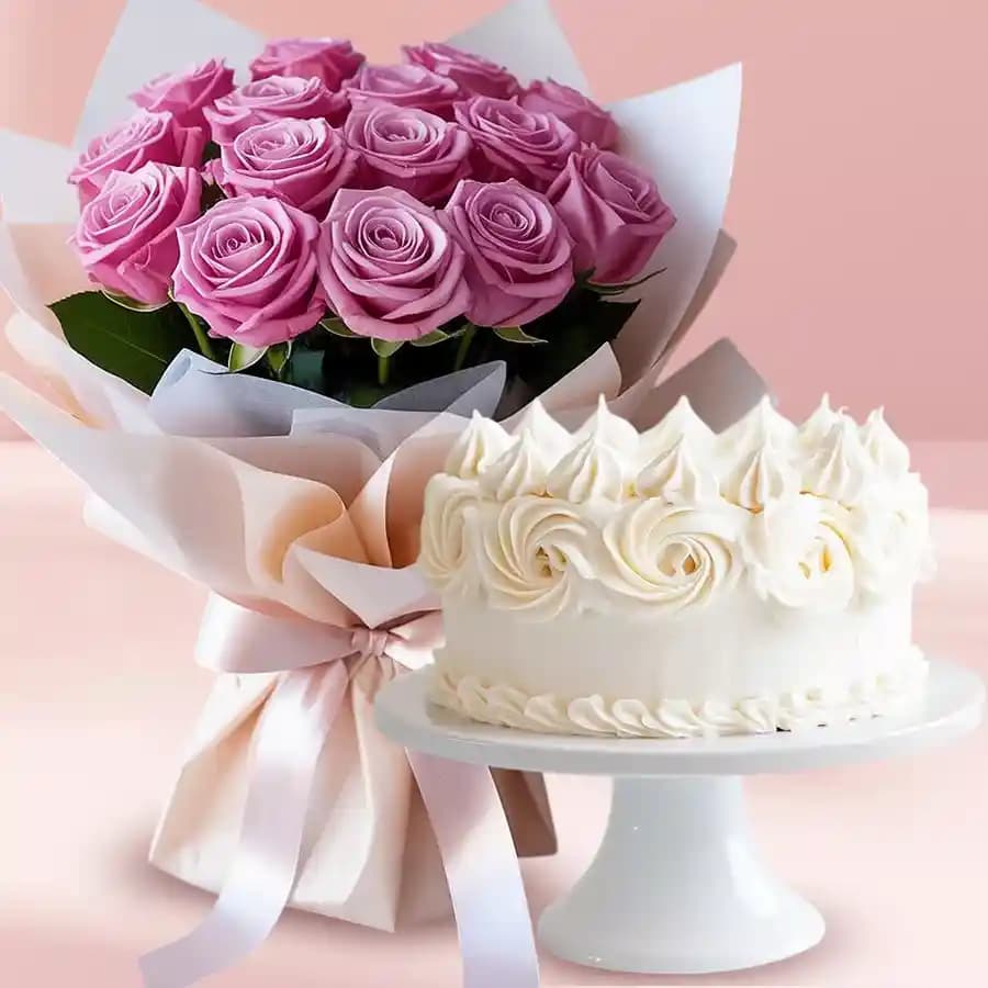Enticing Vanilla Cake with Pink Roses Bouquet