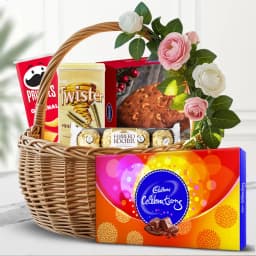 Ideal Gourmet Selection Treat Basket with Pringle Chips 1