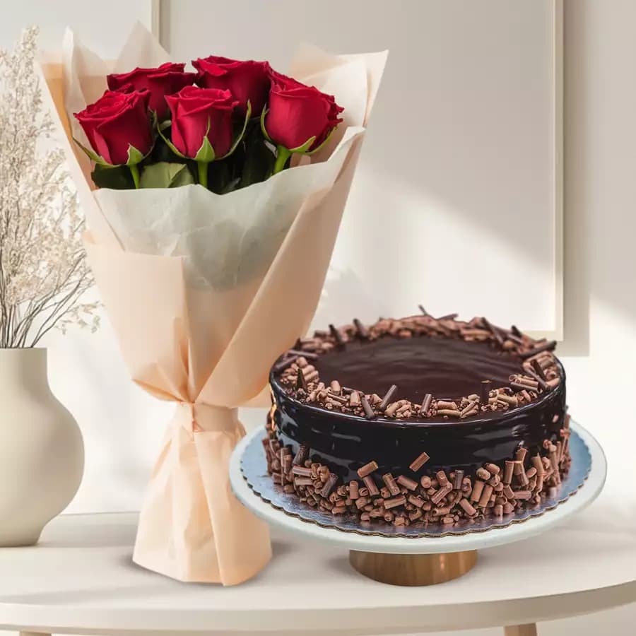 Beautiful Red Roses Bunch n Chocolate Cake
