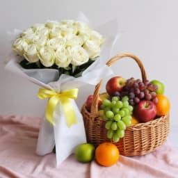 Coastal Inspired Roses with Fresh Fruits 1