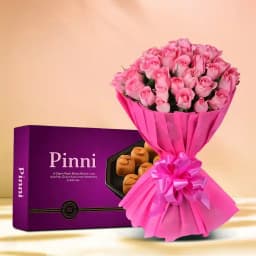 Pinni with Pink Rose Bouquet 1