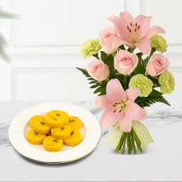 Kesar Peda from Dadus with a Flowers Bouquet 1