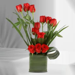 Charming Rose Arrangement in Glass Vase 1