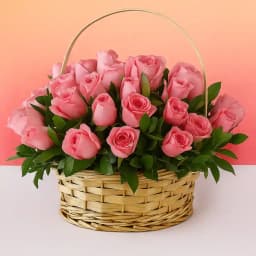 Pretty Arrangement of Pink Roses 1