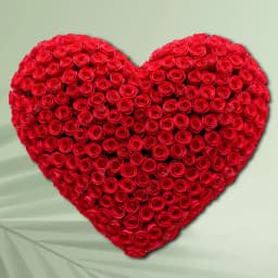 Admirable Heart Shape Arrangement of 200 Red Roses 1