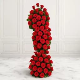 Marvellous 5 ft Long Arrangement of Red 150 Roses 1