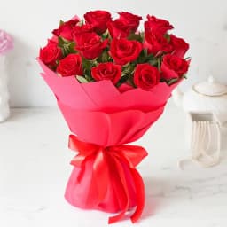 Breathtaking Hand Bunch of Premium Dutch Roses 1