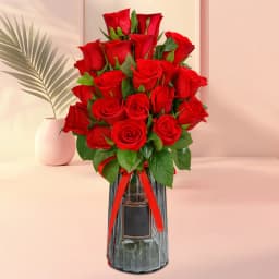 Magnificent Red Roses Arrangement in a Glass Vase 1