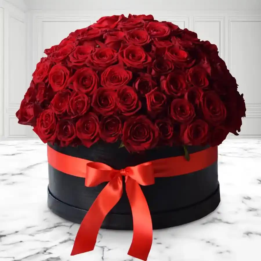 Beautiful Arrangement of Red Roses in Black Hat Box