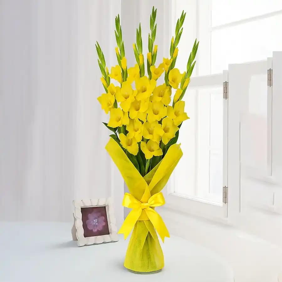 Lovely Bouquet of Yellow Gladiolus n Roses