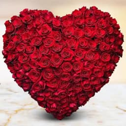 Majestic arrangement of 150 Dutch Red Roses in heart shape 1