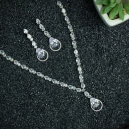 Timeless Grace Jewelry Ensemble 1