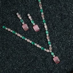 Glamorous V-Shaped Stone Jewelry Set 1