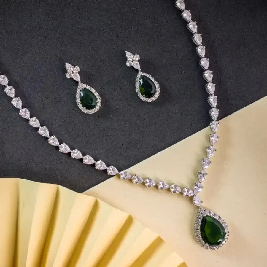 Captivating Emerald Teardrop Necklace