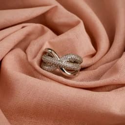 Charming Silver Bow Band 1