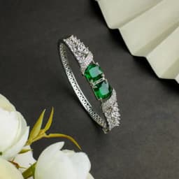 Emerald Radiance Bracelet 1