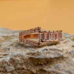 Contemporary V-Ring Sparkler 1