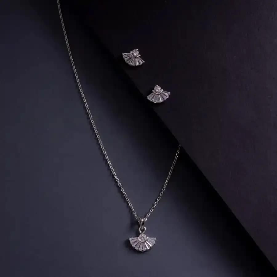 Elegant Fan-Inspired Jewelry Ensemble