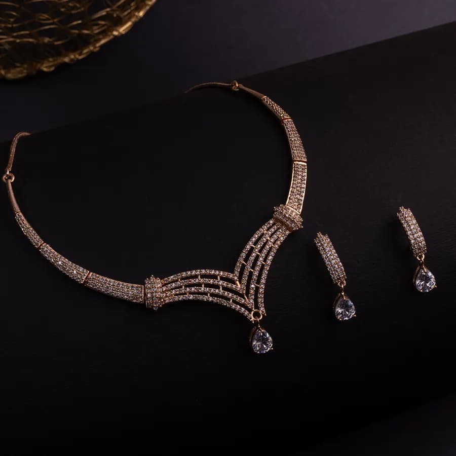 Chic Rose Gold V Pendant Necklace Ensemble