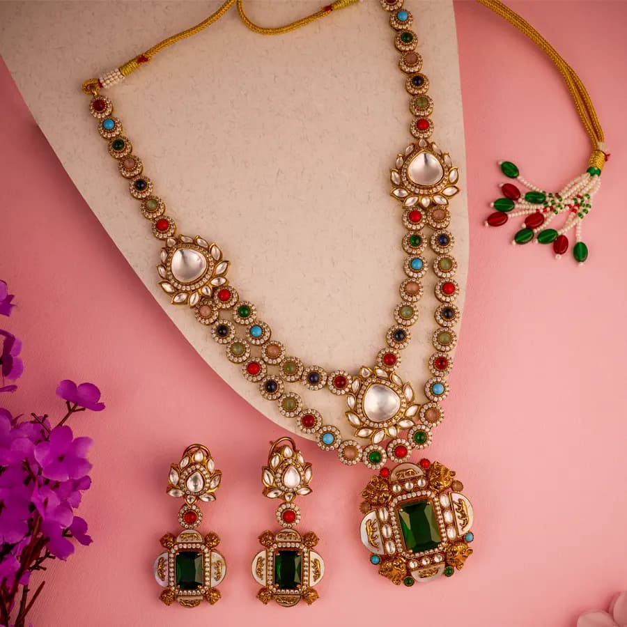 Timeless Kundan Elegance Necklace Set
