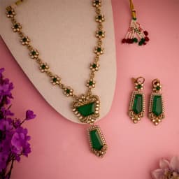 Emerald Blossom Kundan Necklace Ensemble 1