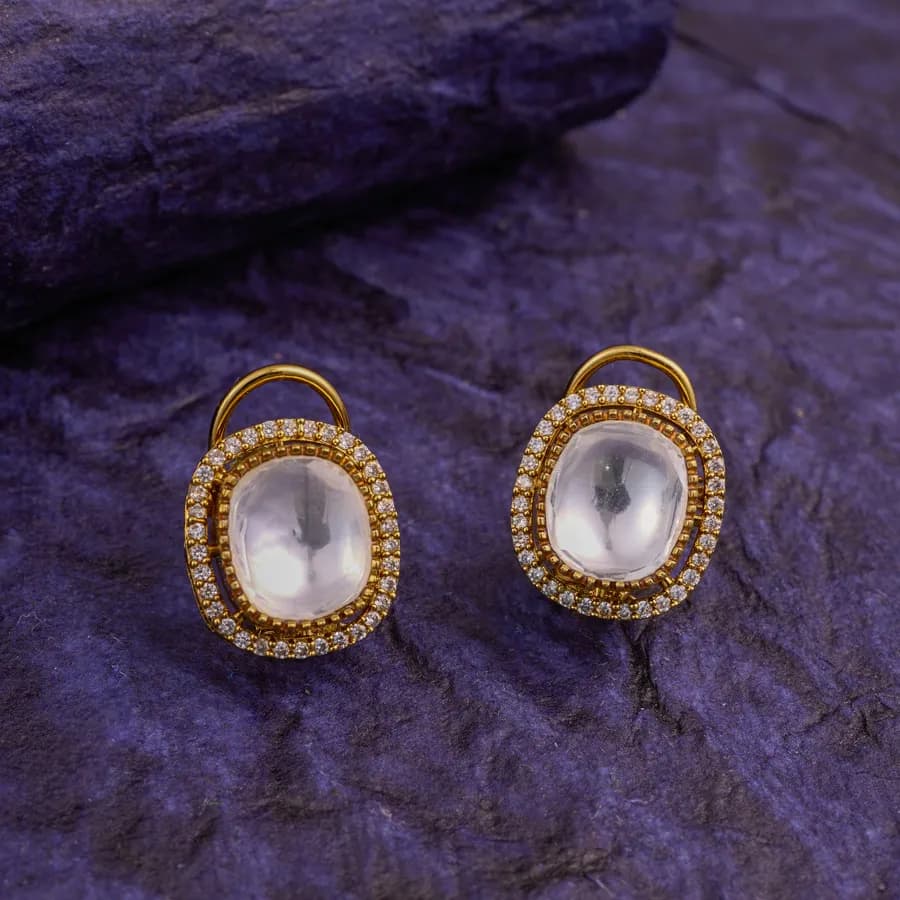 Regal Kundan Round Stud Earrings in Gold