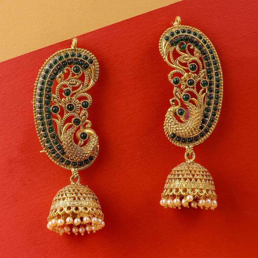 Elegant Emerald-Adorned Jhumka Earrings