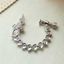 Elegant Leaf Design Non-Piercing Nose Stud 1