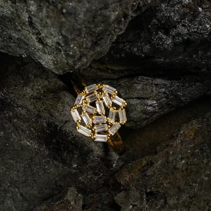 Blooming Elegance - Golden Floral Ring