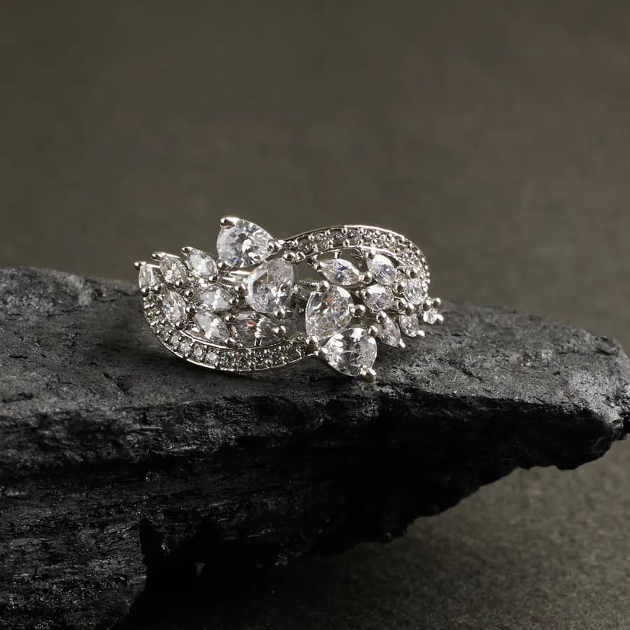 Lustrous Crest Silver Band