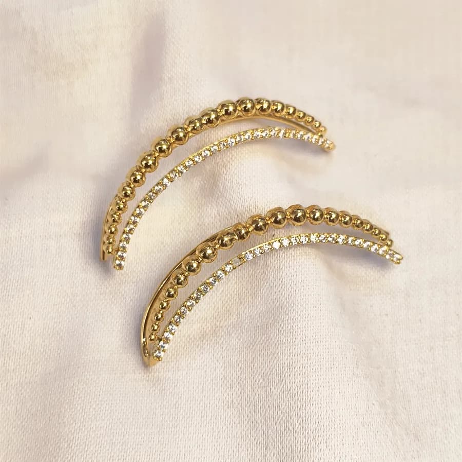 Elegant Gold Ear Cuffs with Sparkling Zirconia
