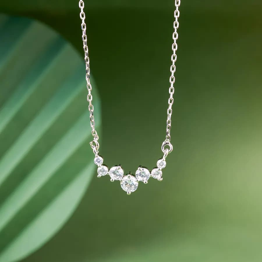 Nimoraa Chic Gemstone-Embellished Necklace