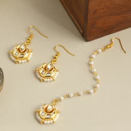 Elegant Kundan Jewellery Ensemble 1