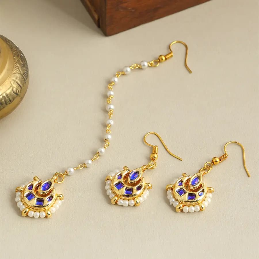 Tranquil Elegance: Gold and Sapphire Set