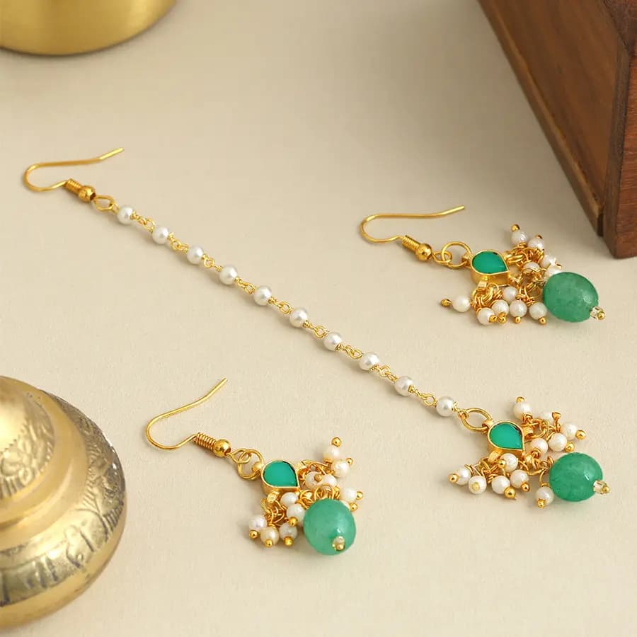 Elegant Gold and Emerald Heritage Jewelry Ensemble
