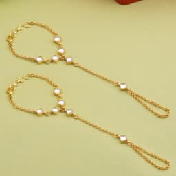 Elegant Chain Hand Ornament with Reflective Elements 1
