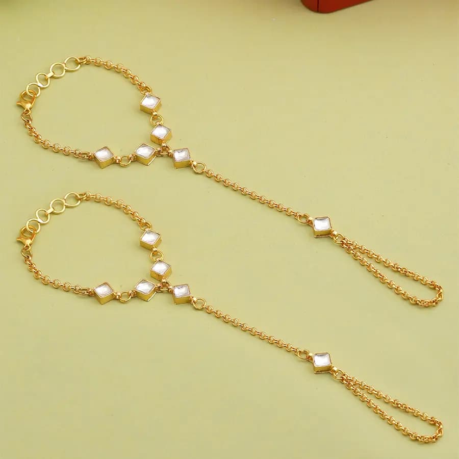 Elegant Chain Hand Ornament with Reflective Elements