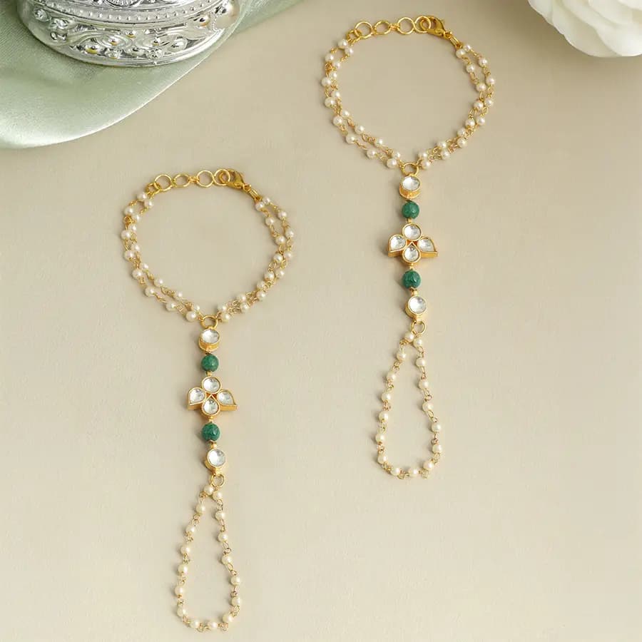 Elegant Pearl Chain Hand Adornment