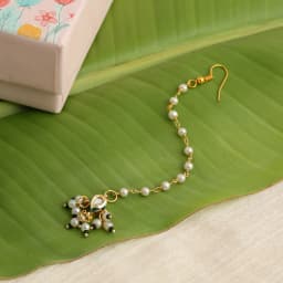 Elegant Pearl-Studded Maang Tikka 1