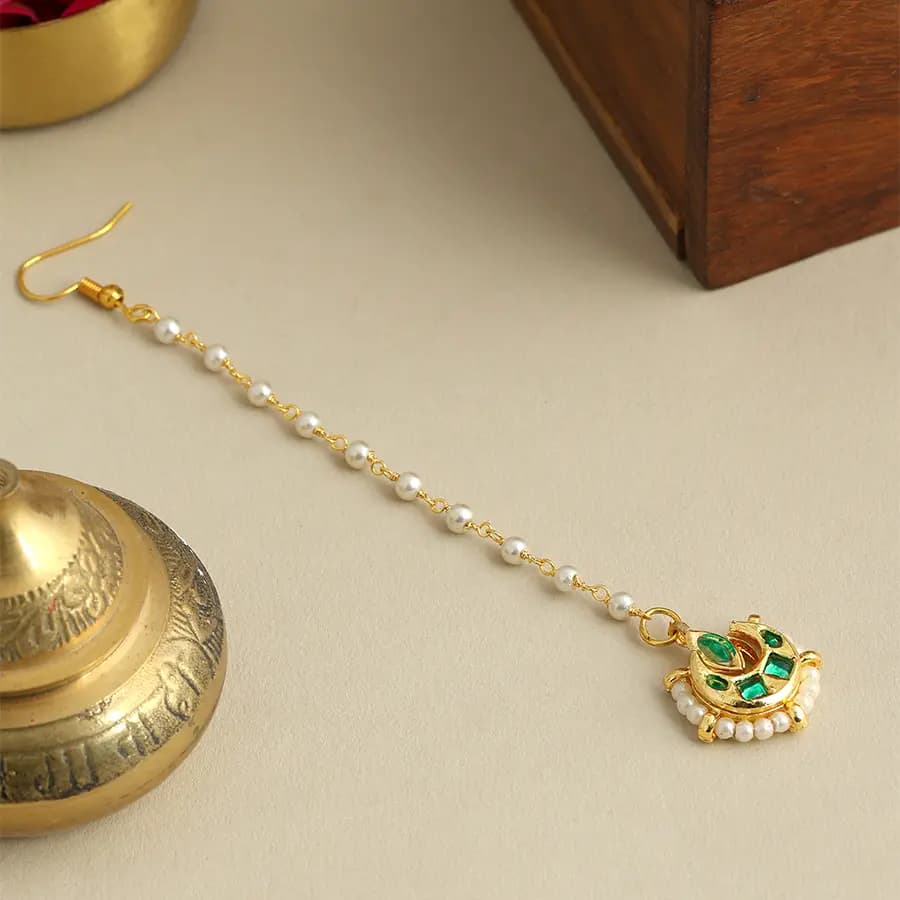 Elegant Emerald Crescent Maang Tikka