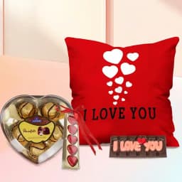 Attractive Personalized Hearty Delight Gift Combo for Girlfriend 1