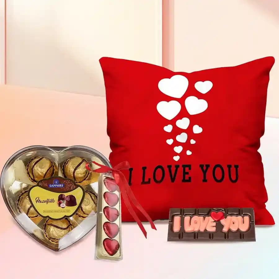 Attractive Personalized Hearty Delight Gift Combo for Girlfriend