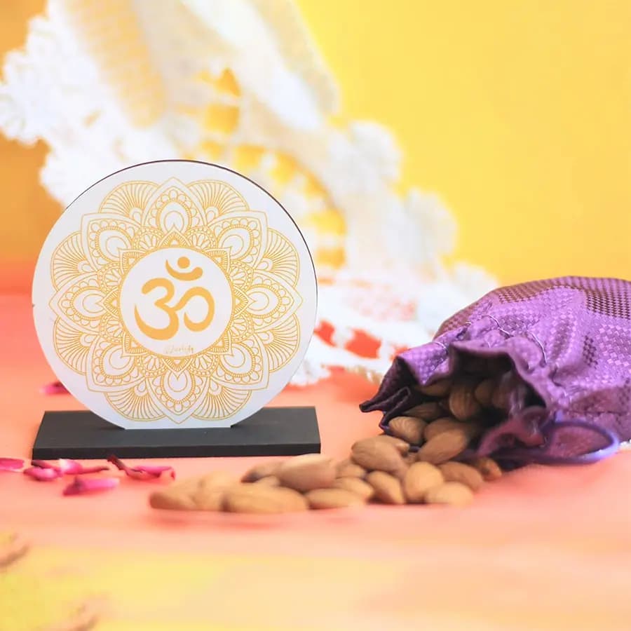Om Idol N Almond Potli Gift Set