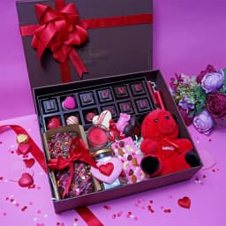 Cuddles N Chocolates Gift Hamper 1
